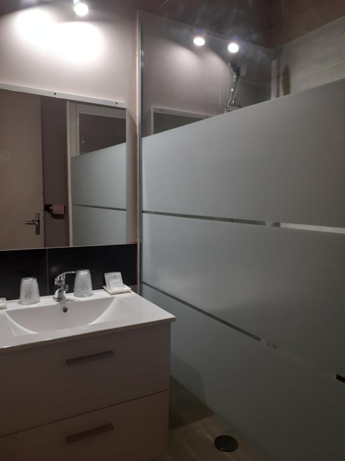 Hotel Le Kamelia Salles  Εξωτερικό φωτογραφία